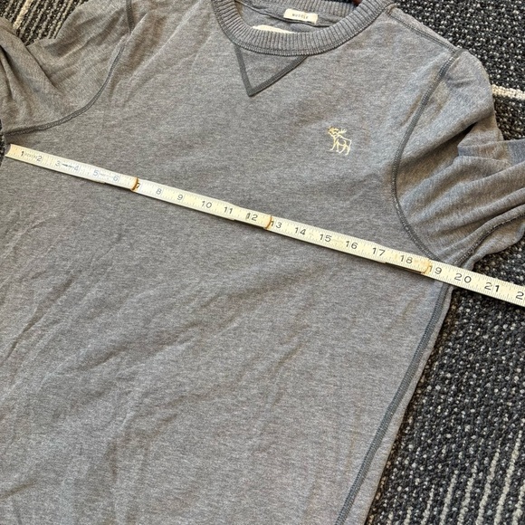 Abercrombie & Fitch Large Top Muscle Gray Long Sleeve - Picture 9 of 12